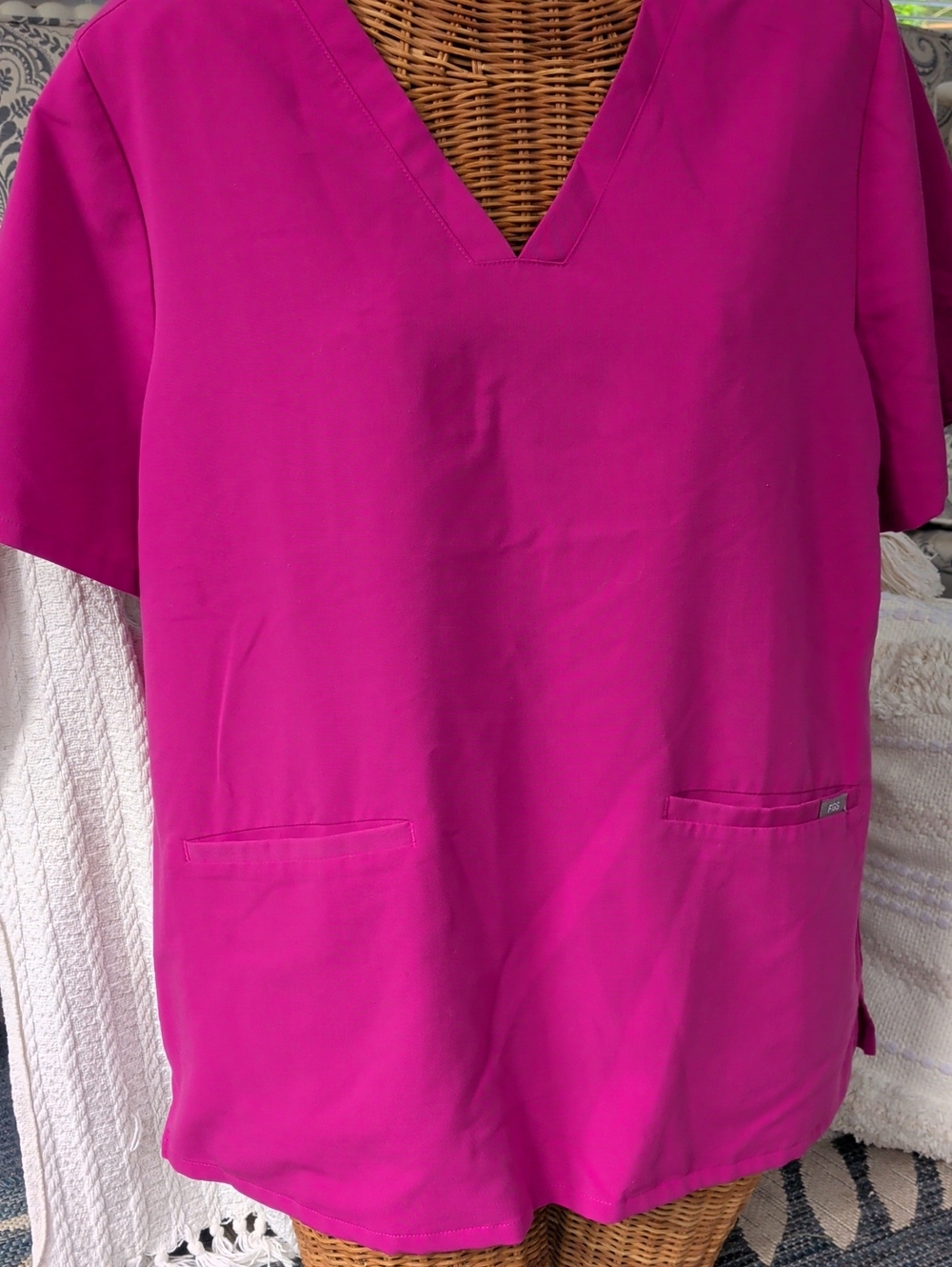 FIGS Technical Collection Women's Scrub Top Pink XXL Like New